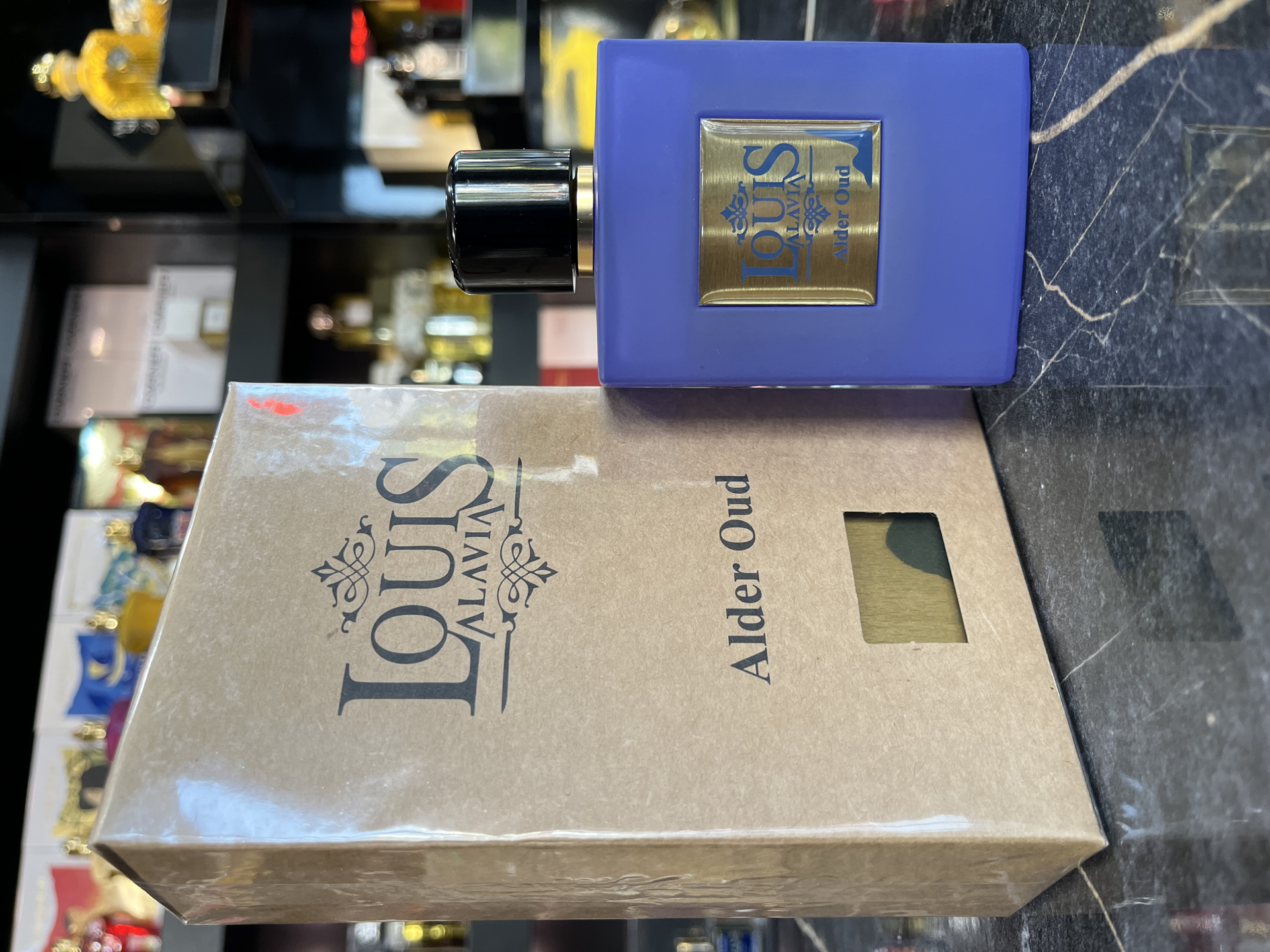 تصویر از عطر ادکلن ادوپرفیوم لویز آلاویا آلدر عود عطری است مردانه  Louis Alavia Alder Oud For Men EDP